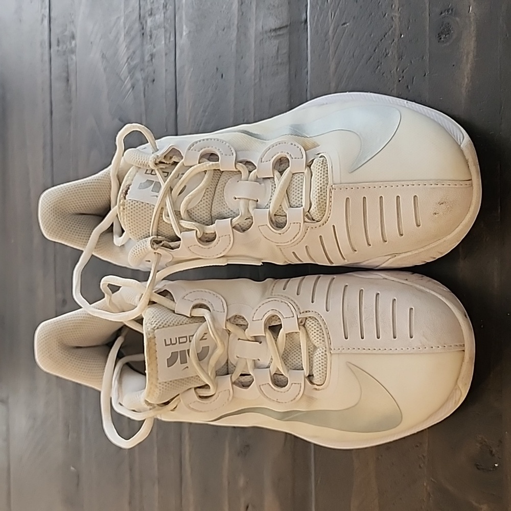 Nike Air zoom GO TURBO Tennis Court Shoes size 9.5 women color white